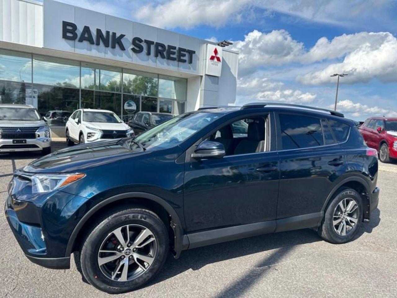 Used 2018 Toyota RAV4 AWD XLE for sale in Gloucester, ON