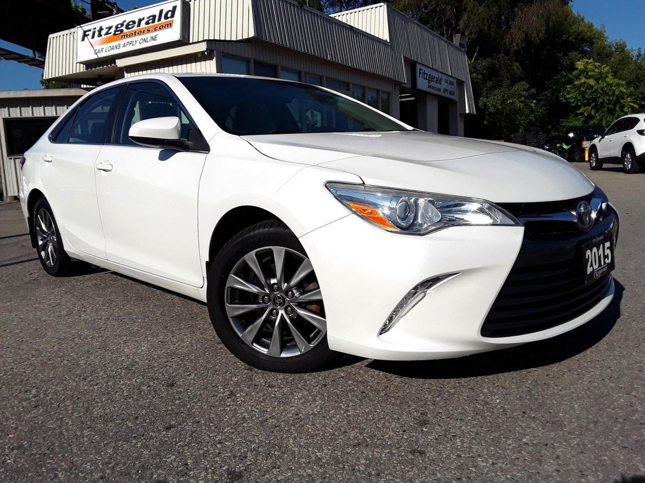 Used 2015 Toyota Camry XLE - LEATHER! NAV! BACK-UP CAM! BSM! SUNROOF! for sale in Kitchener, ON