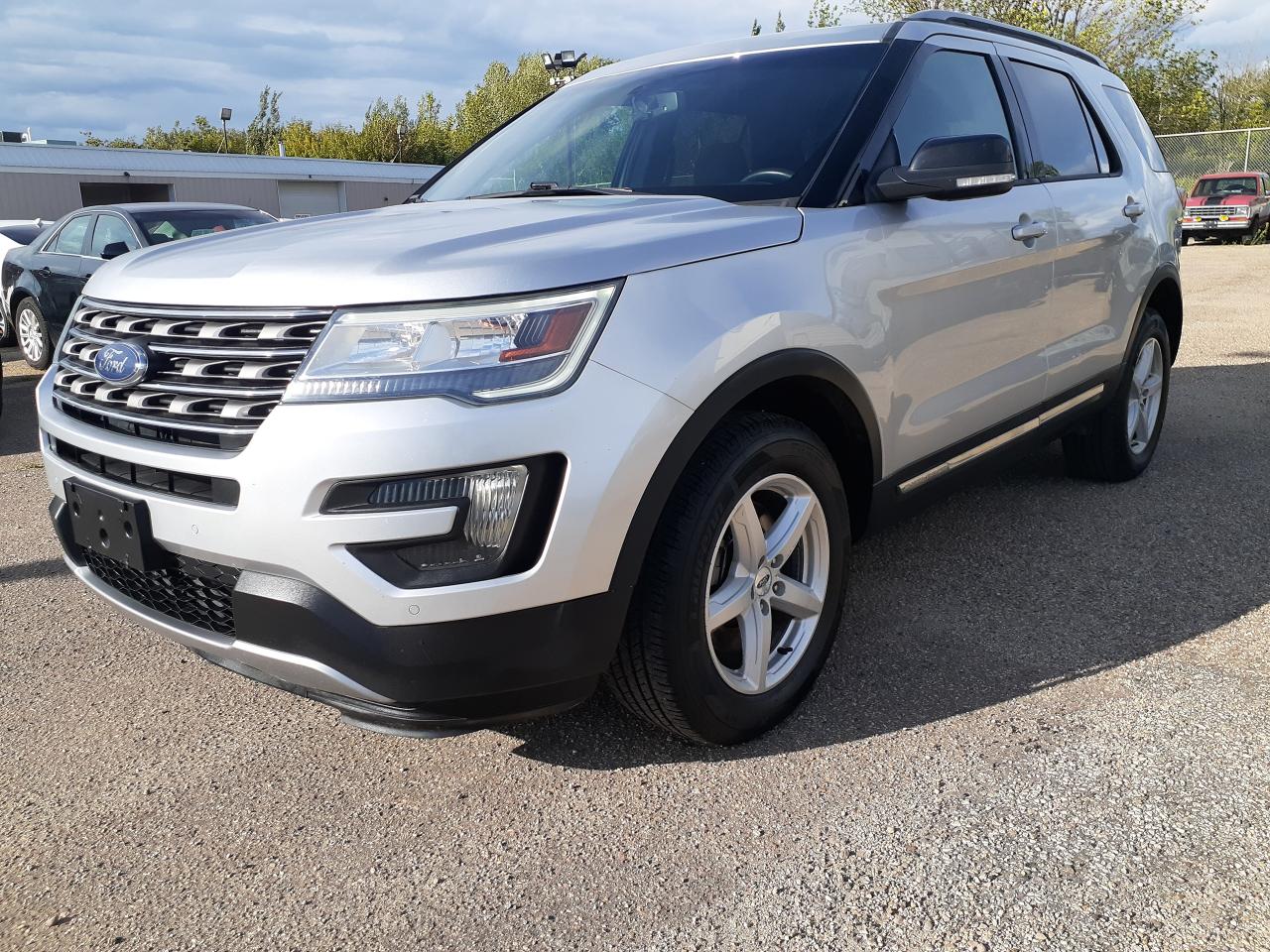 2016 Ford Explorer XLT 7 Pass, 4WD, BU Cam, Htd Seats, Park Assist - Photo #1