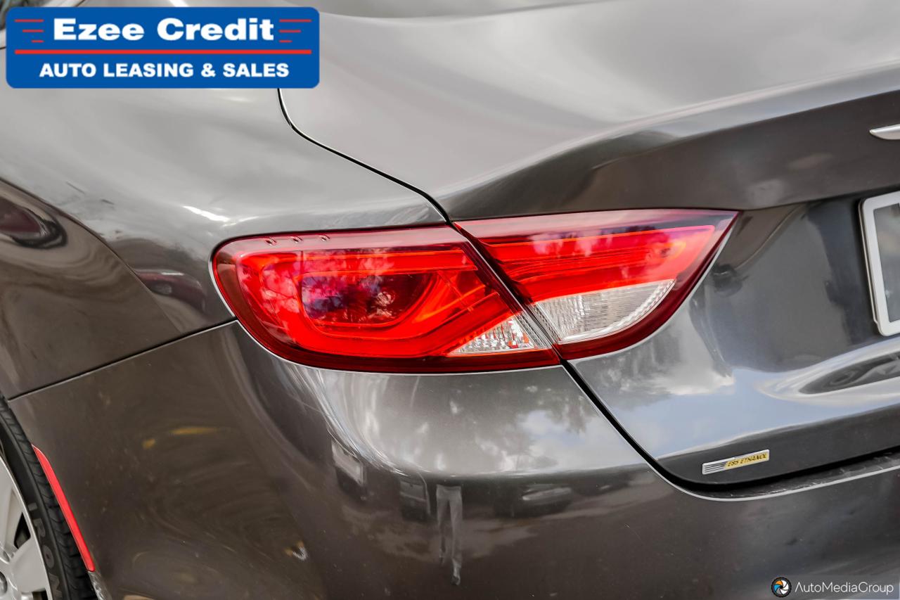 2016 Chrysler 200 LX Photo35