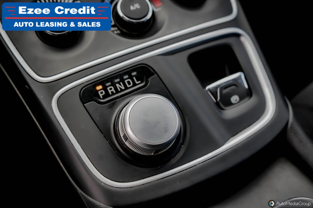 2016 Chrysler 200 LX Photo