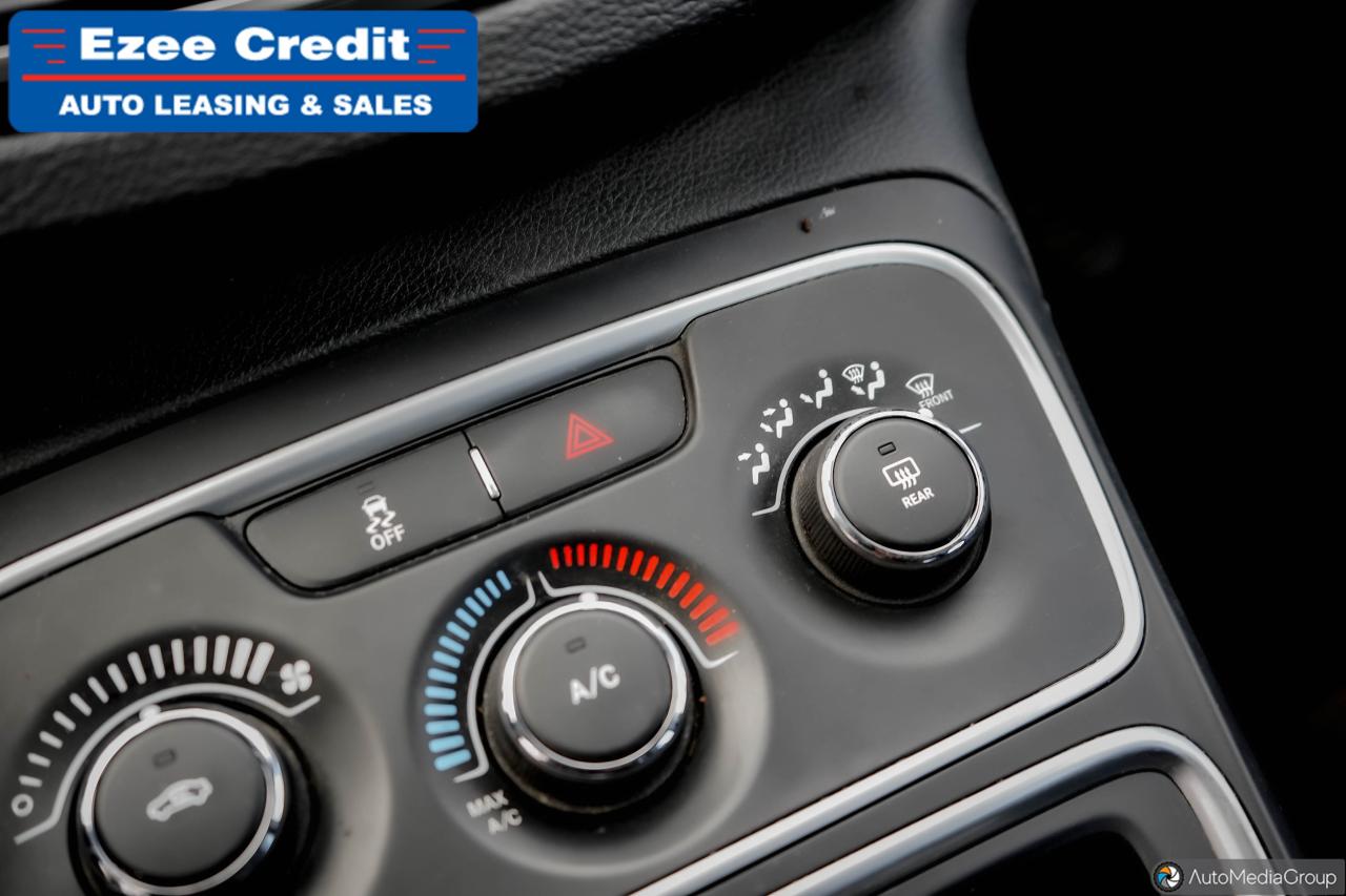 2016 Chrysler 200 LX Photo26