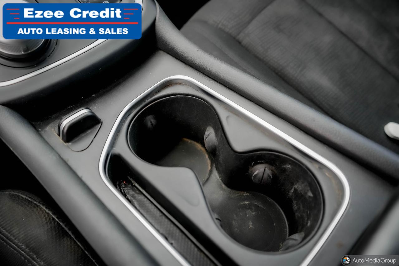 2016 Chrysler 200 LX Photo25