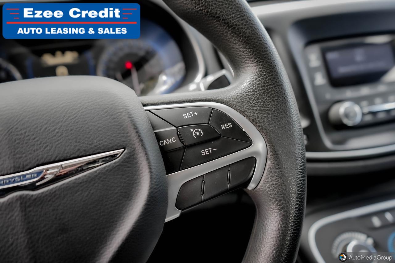 2016 Chrysler 200 LX Photo