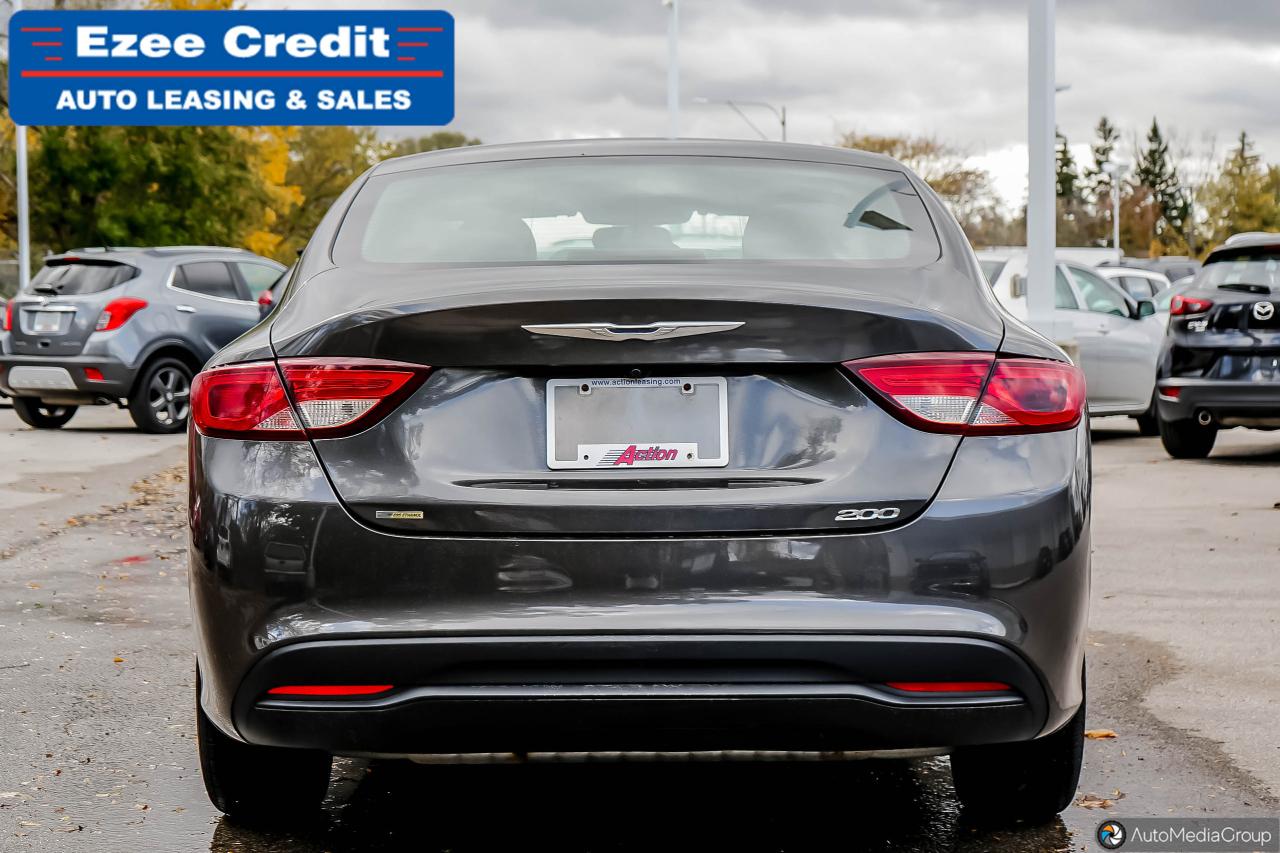 2016 Chrysler 200 LX Photo34