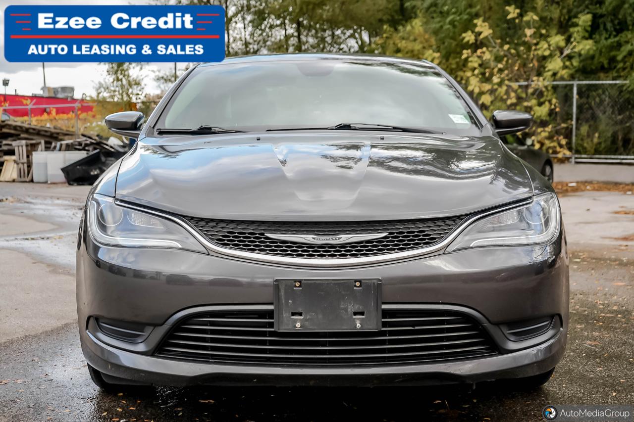 2016 Chrysler 200 LX Photo12