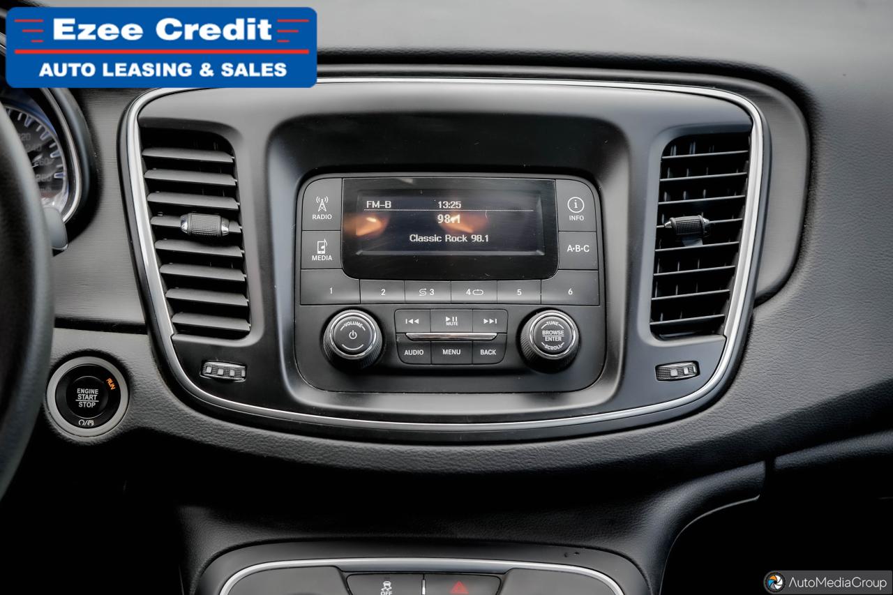 2016 Chrysler 200 LX Photo45