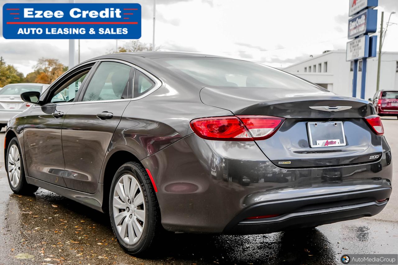 2016 Chrysler 200 LX Photo36