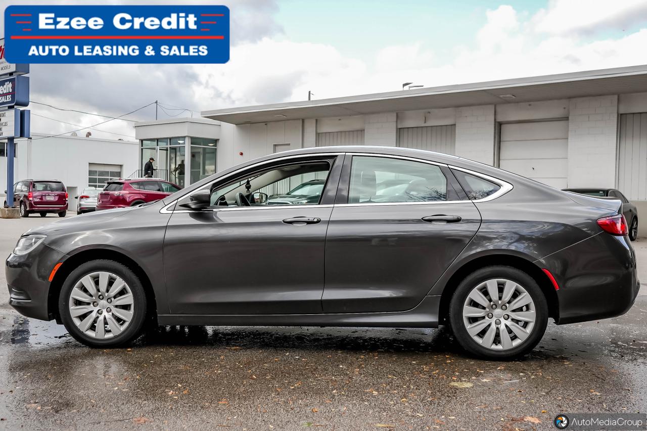 2016 Chrysler 200 LX Photo38