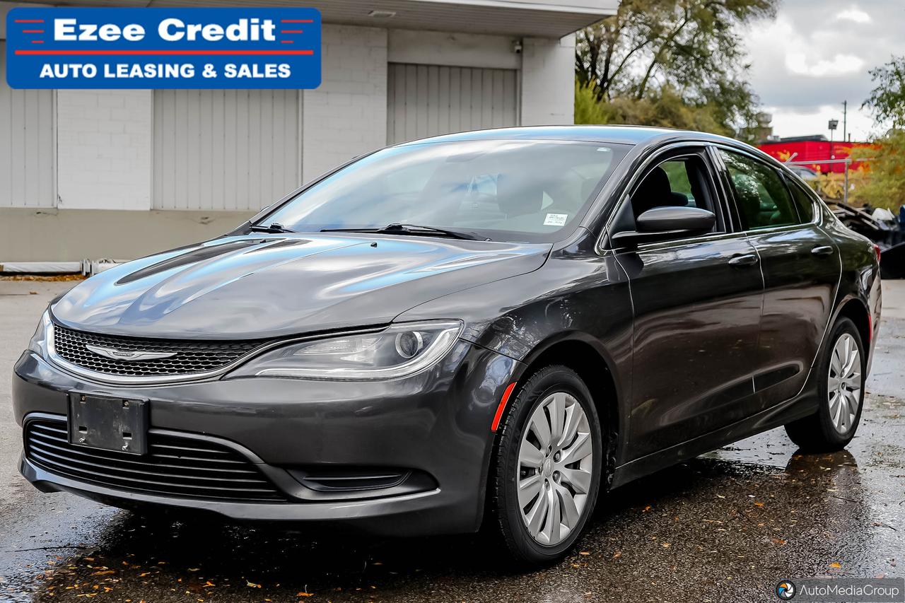 2016 Chrysler 200 LX Photo