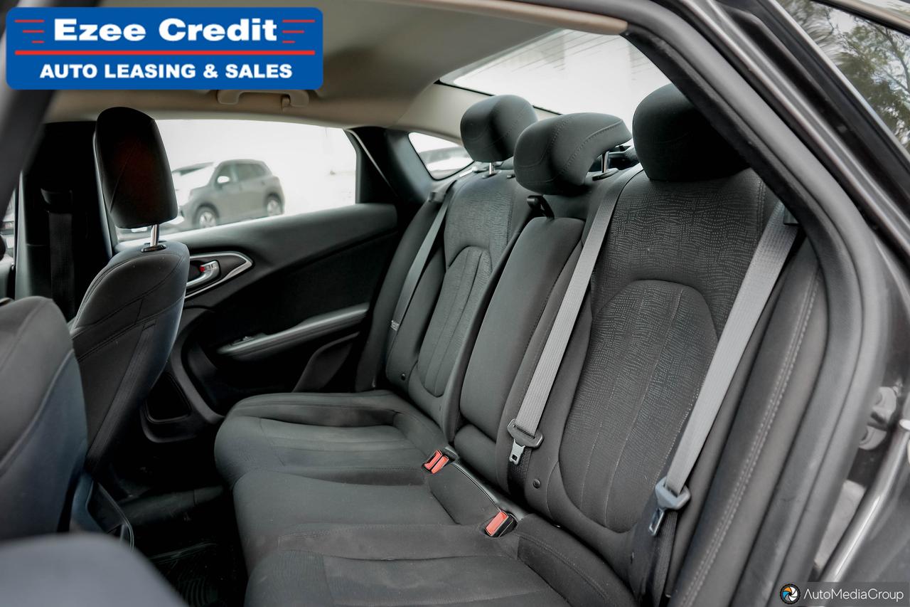 2016 Chrysler 200 LX Photo