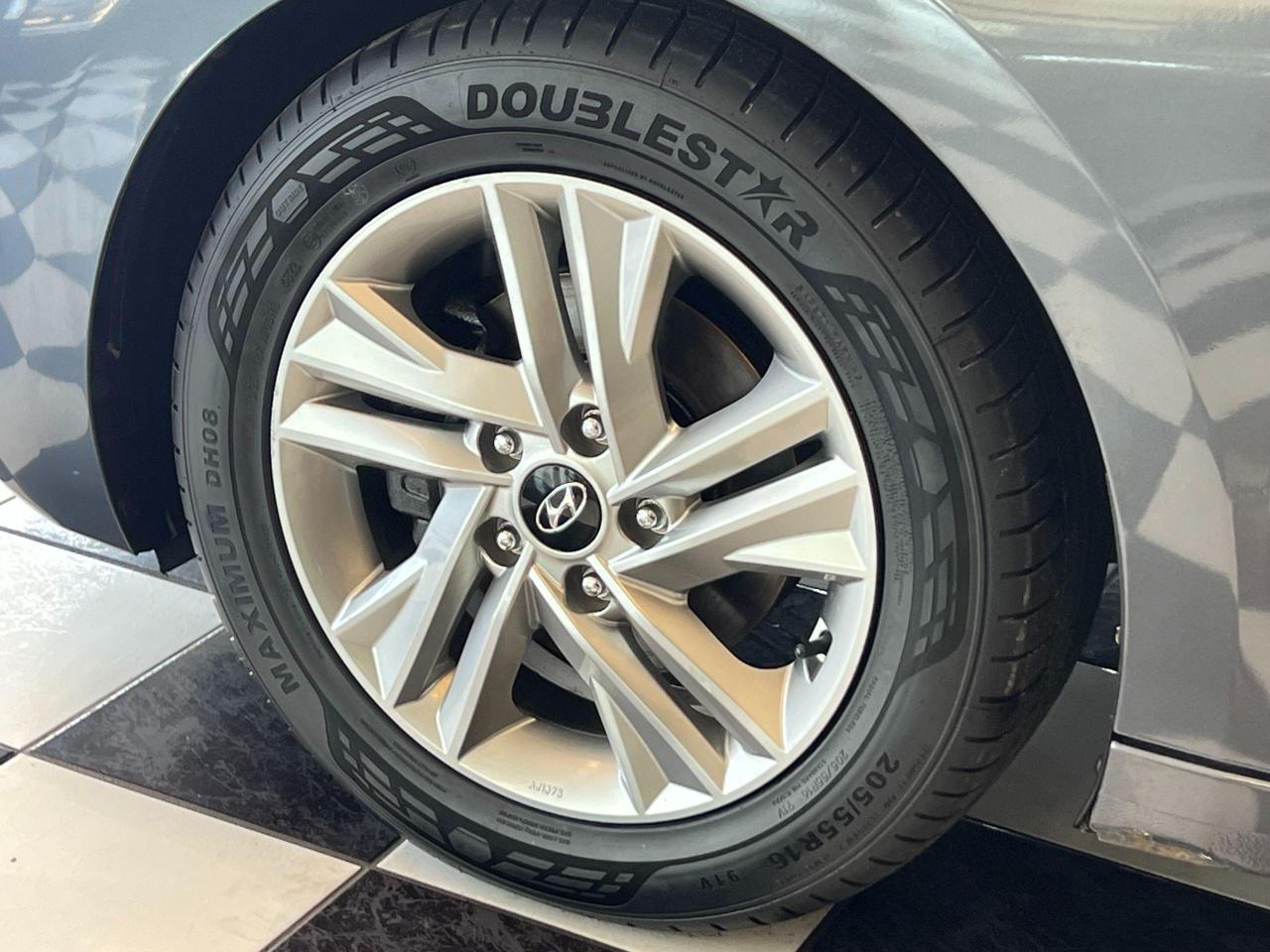 2019 Hyundai Elantra Sun & Safety+Roof+New Tires+ApplePlay+Blind Spot Photo123