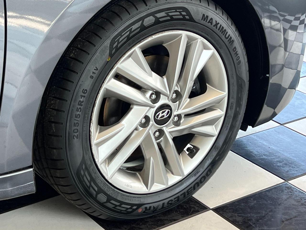2019 Hyundai Elantra Sun & Safety+Roof+New Tires+ApplePlay+Blind Spot Photo126
