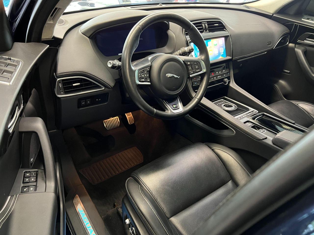 2020 Jaguar F-PACE 30t AWD+R-SPORT+New Tires+Roof+CLEAN CARFAX - Photo #21