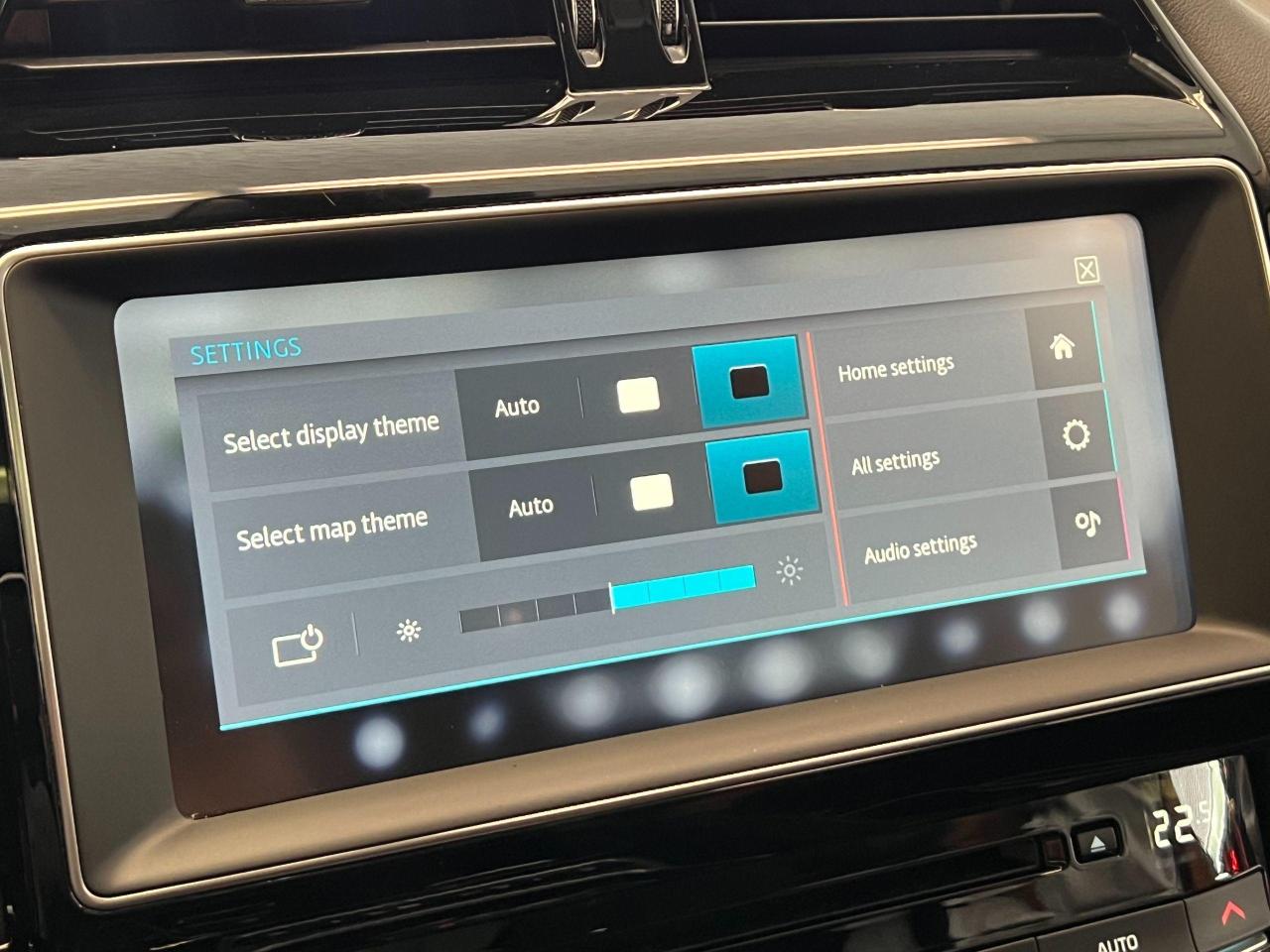 2020 Jaguar F-PACE 30t AWD+R-SPORT+New Tires+Roof+CLEAN CARFAX - Photo #37