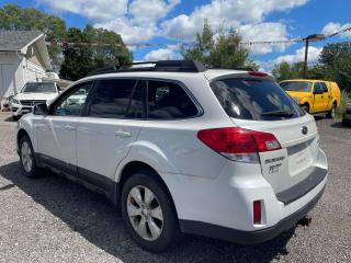 2010 Subaru Outback  - Photo #4