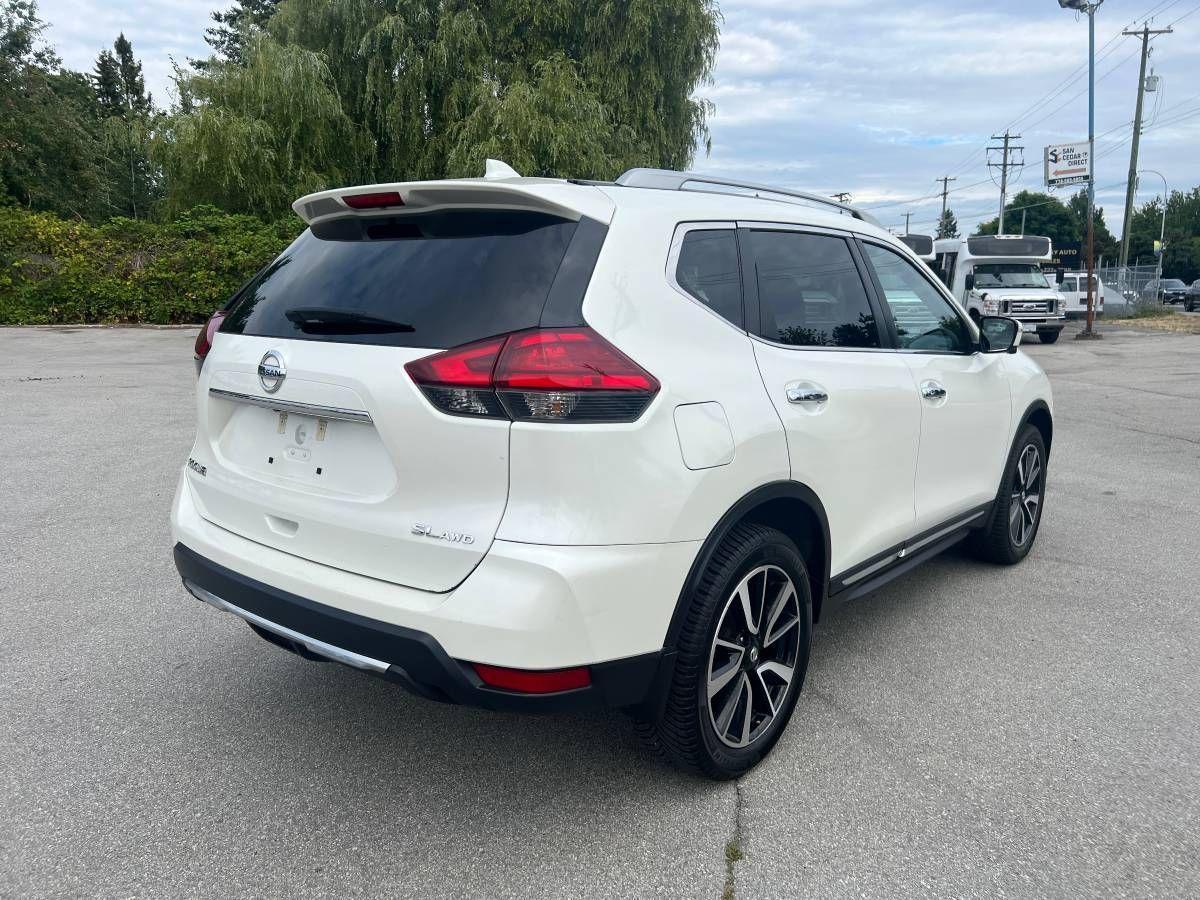 2017 Nissan Rogue SL Platinum - Photo #9