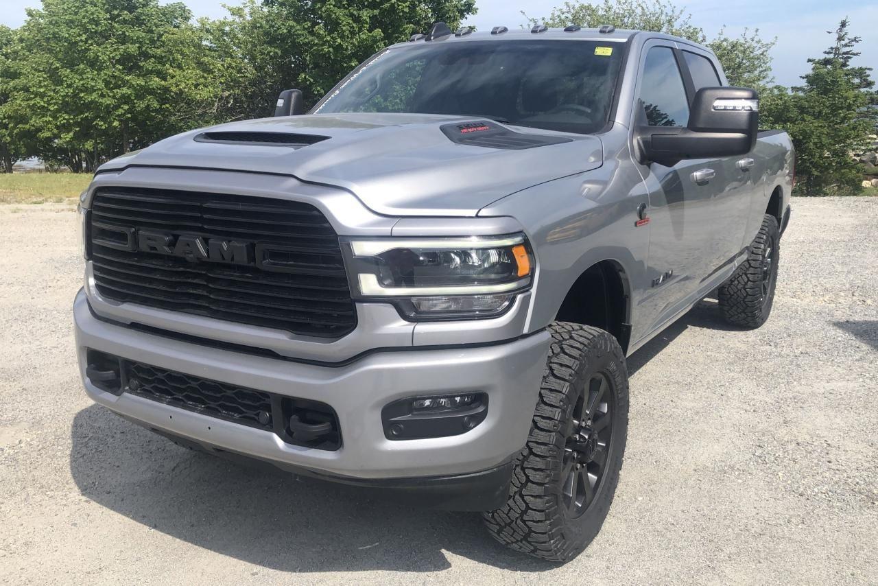 New 2024 RAM 3500 Laramie 4x4 Crew Cab 6'4