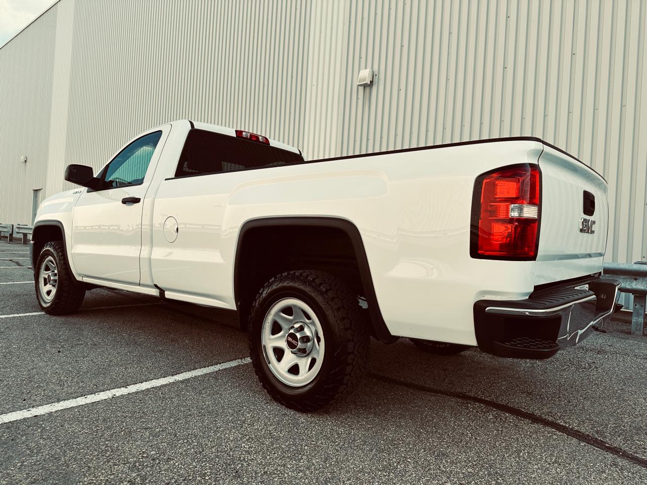 2018 GMC Sierra 1500 GMC Sierra Regular Cab 8 Foot Box
