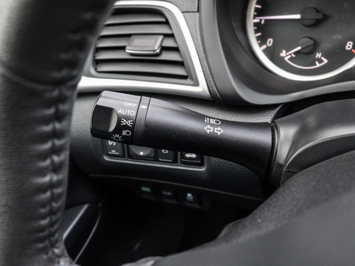 2017 Nissan Sentra 1.8l SV Sunroof Rear Camera Heated Seats - Photo #24