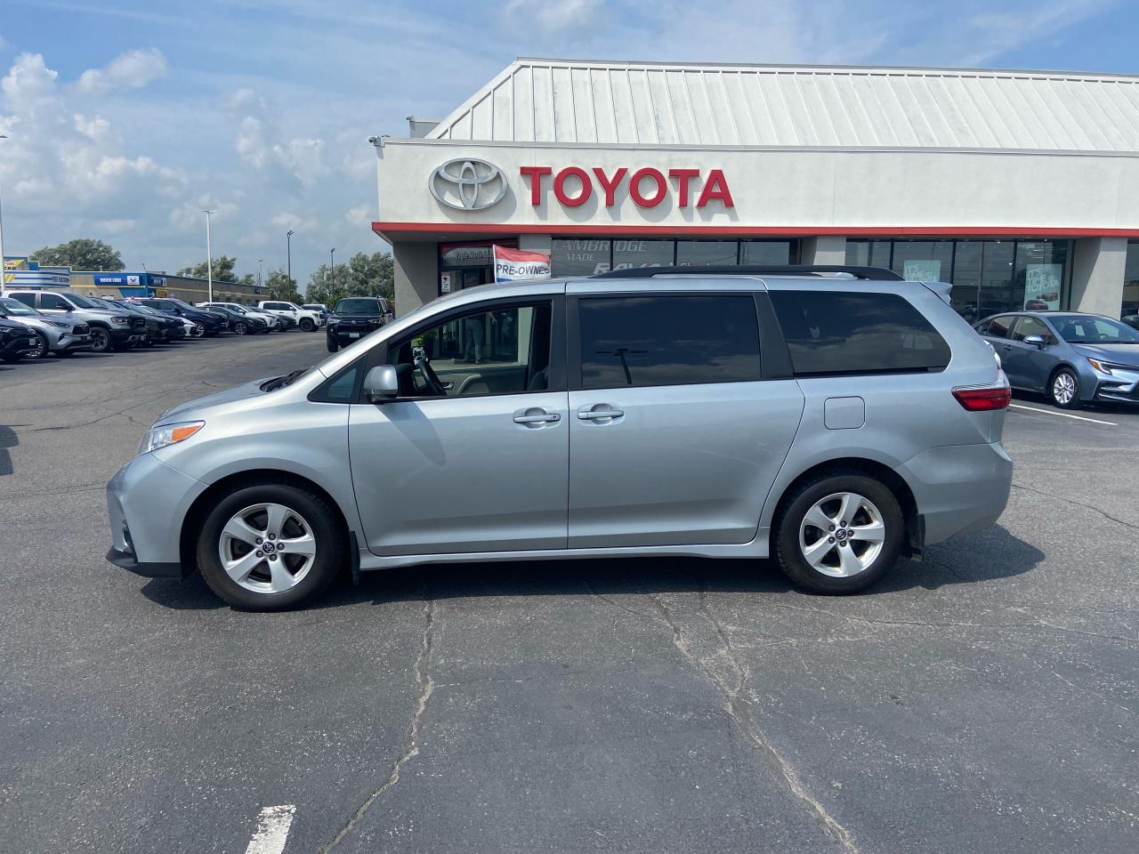 Used 2020 Toyota Sienna LE for sale in Cambridge, ON