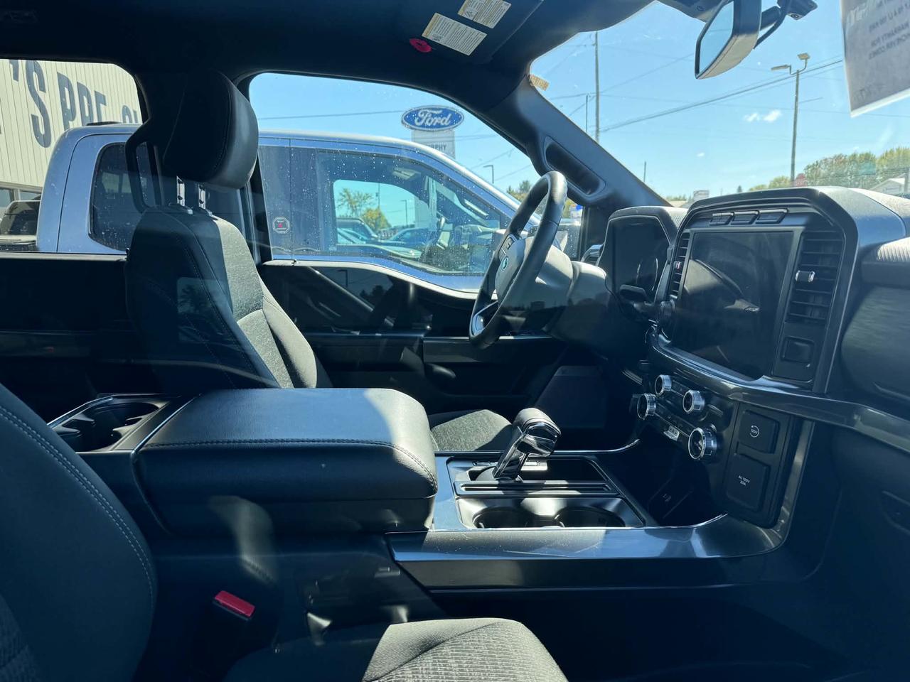 2023 Ford F-150 XLT Photo2