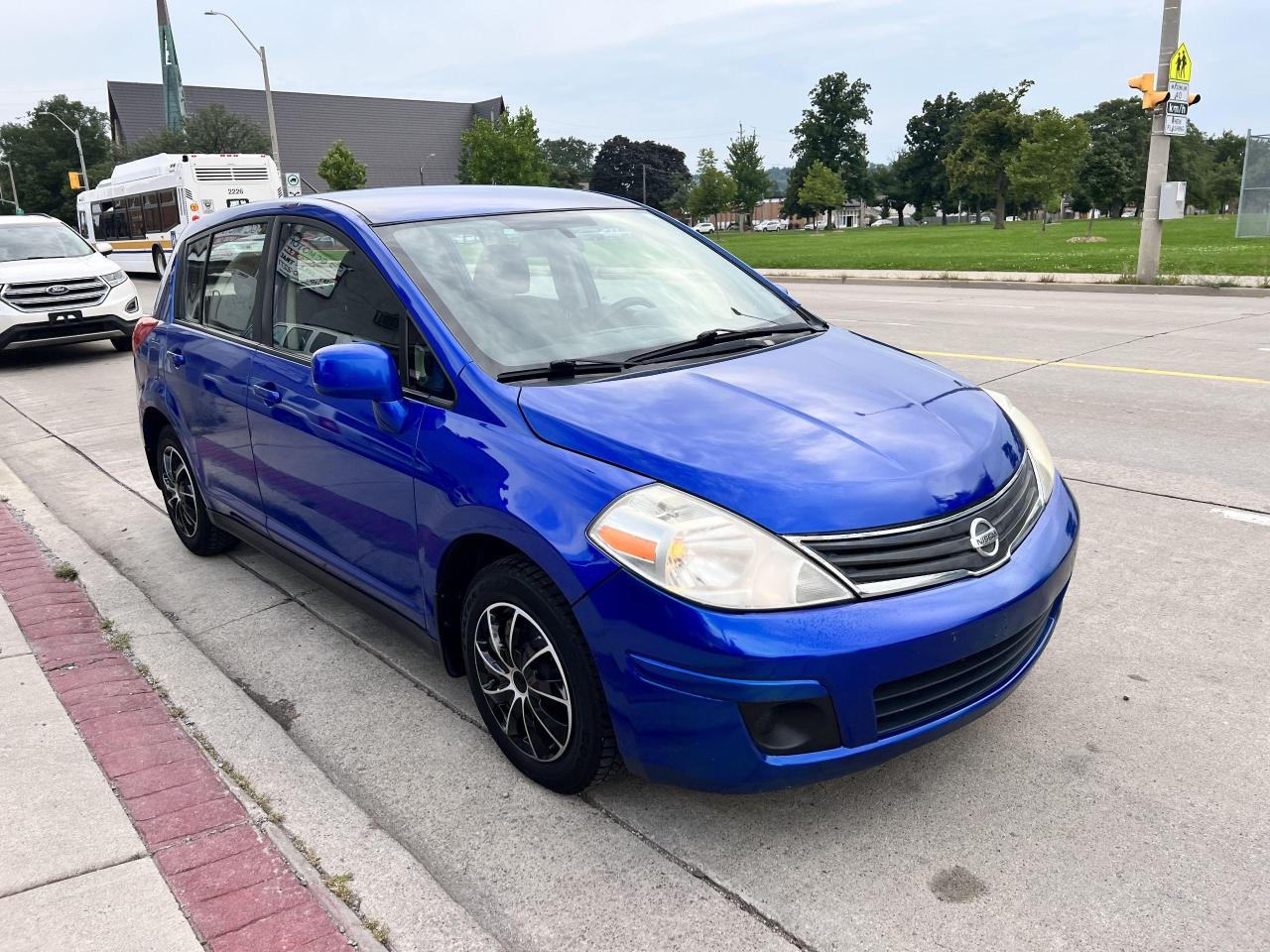 2012 Nissan Versa 5dr HB Auto 1.8 S - Photo #5