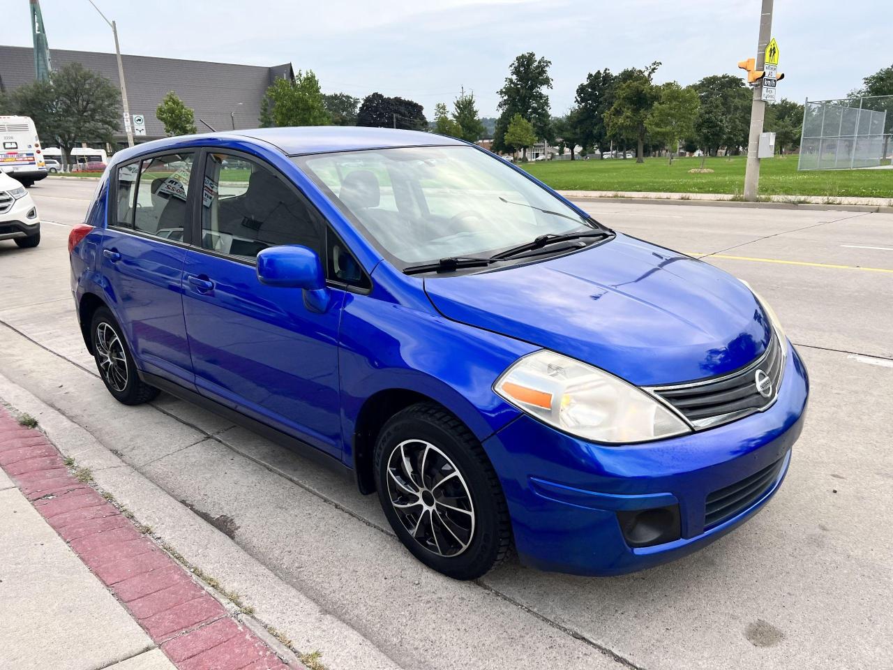 2012 Nissan Versa 5dr HB Auto 1.8 S - Photo #6