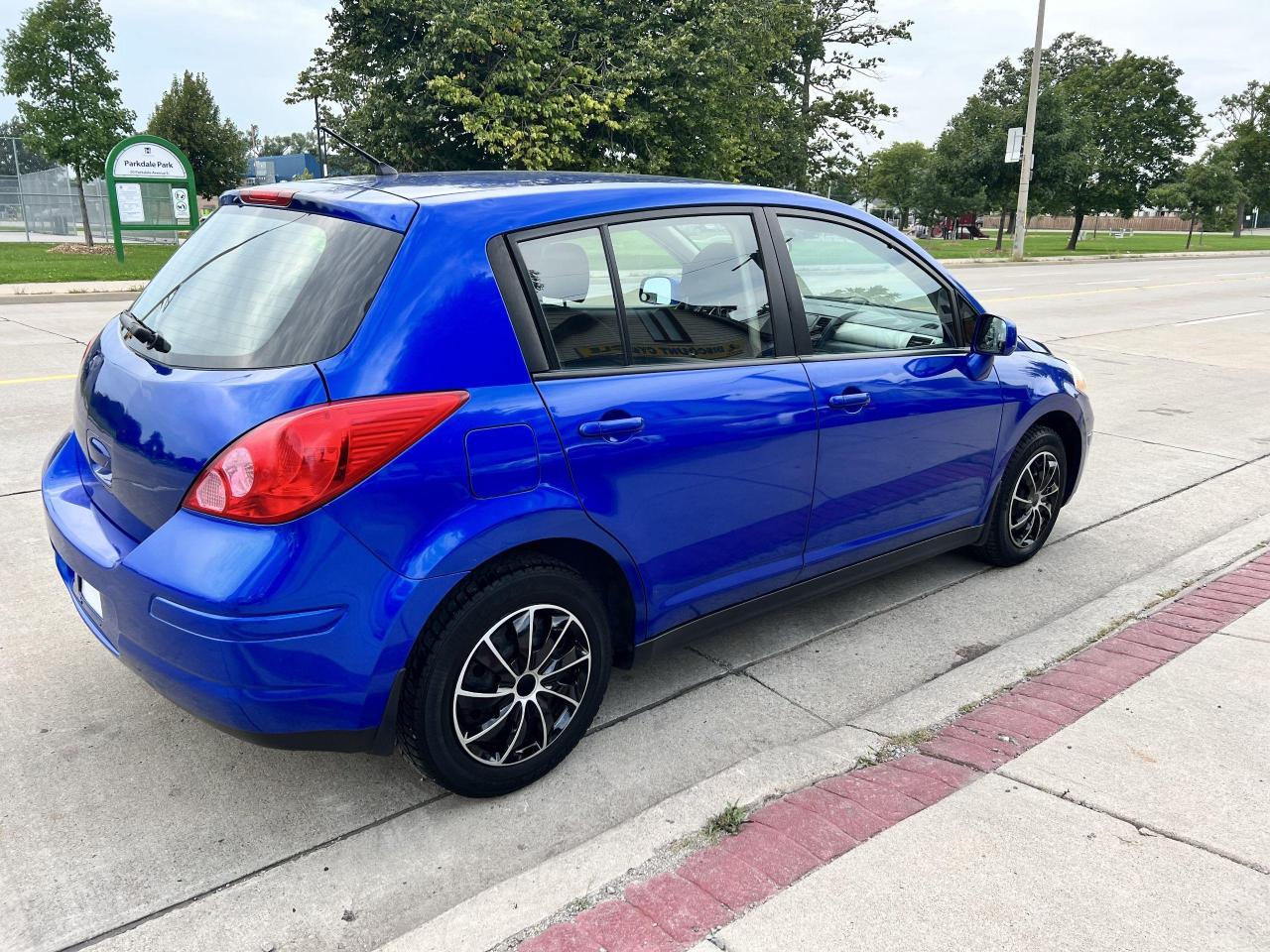 2012 Nissan Versa 5dr HB Auto 1.8 S - Photo #10