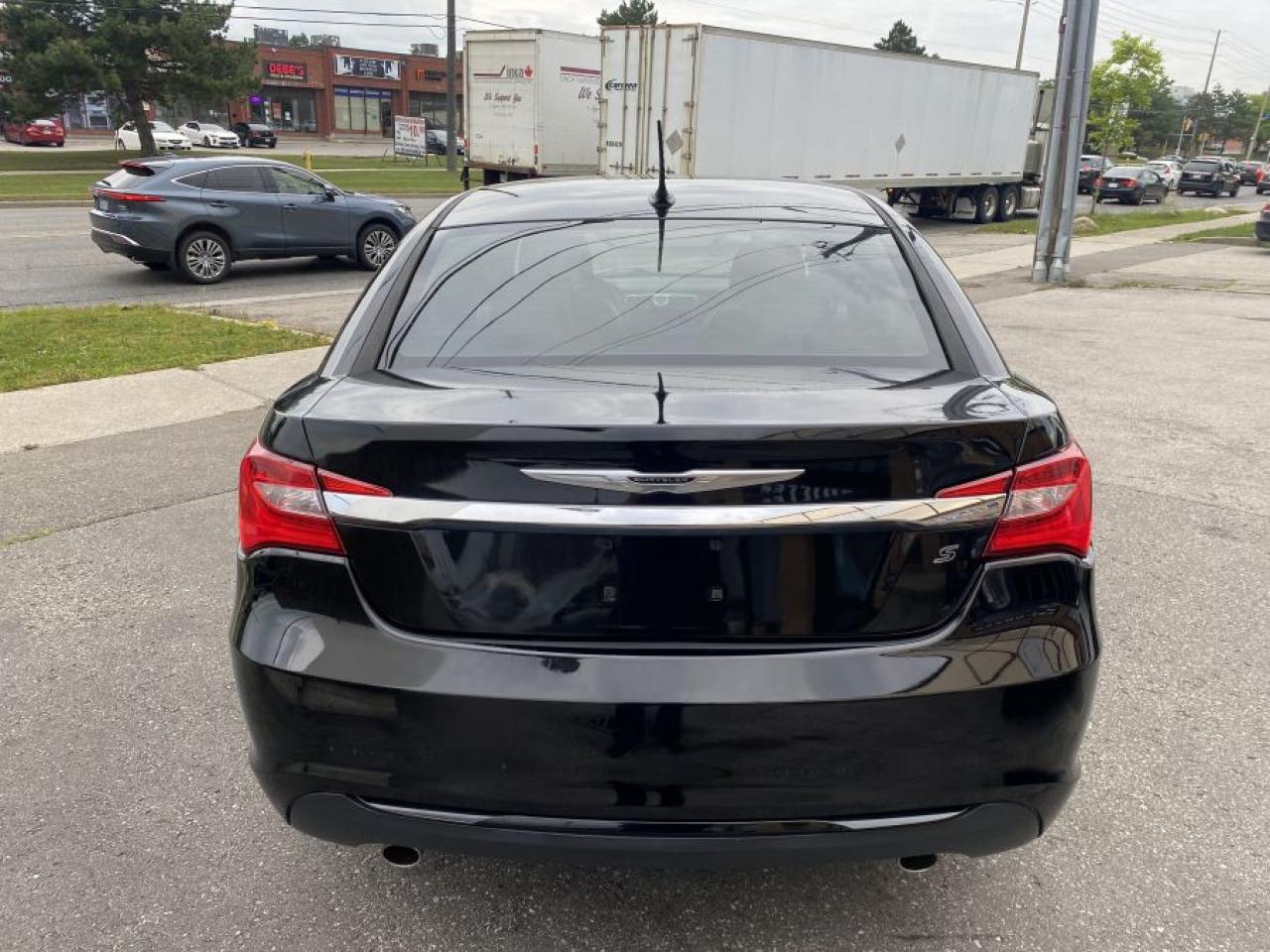 2014 Chrysler 200 S - Photo #5