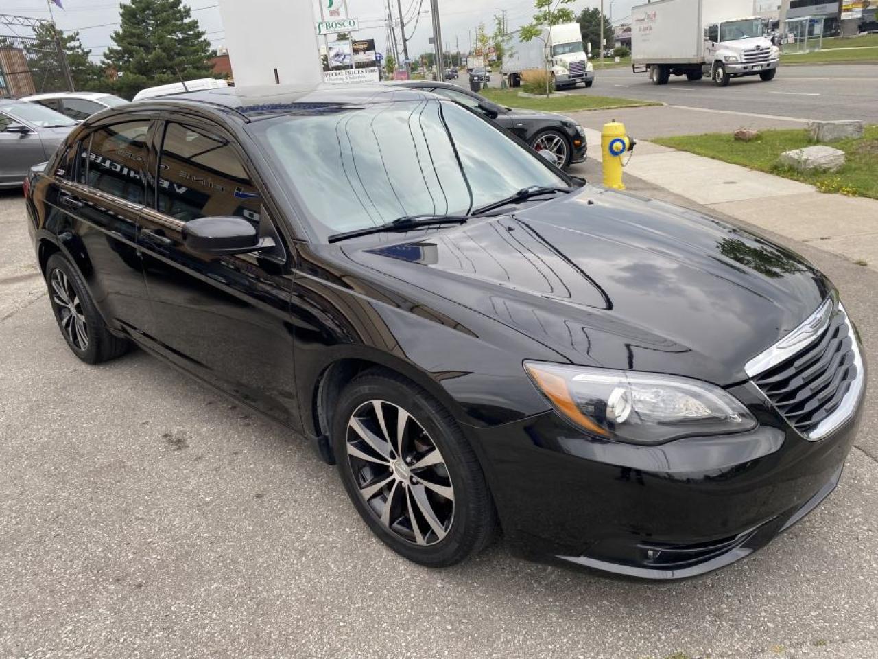 2014 Chrysler 200 S - Photo #3