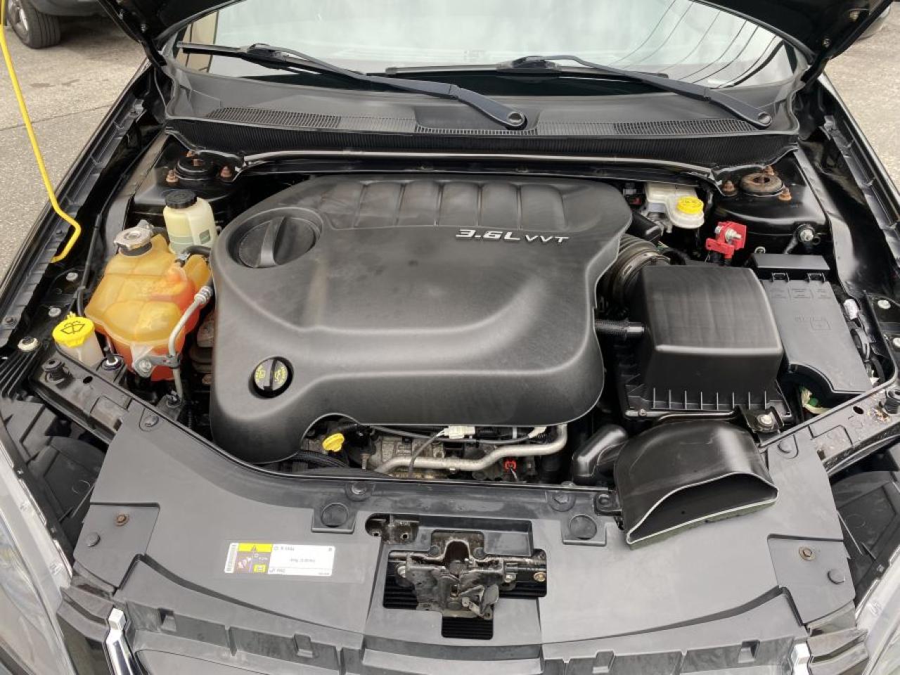 2014 Chrysler 200 S - Photo #18