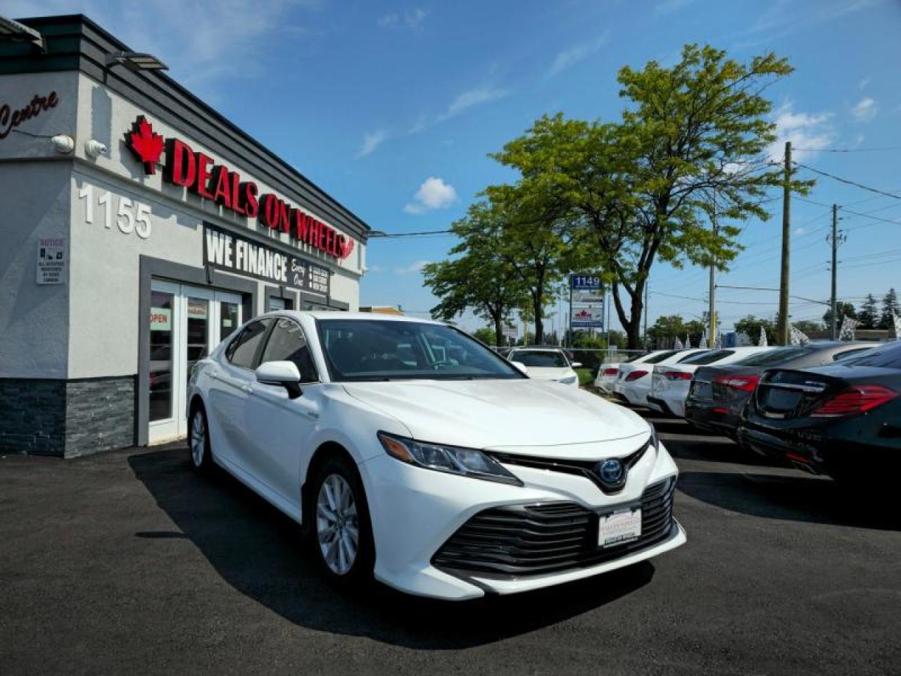 2019 Toyota Camry HYBRID LE CVT - Photo #1