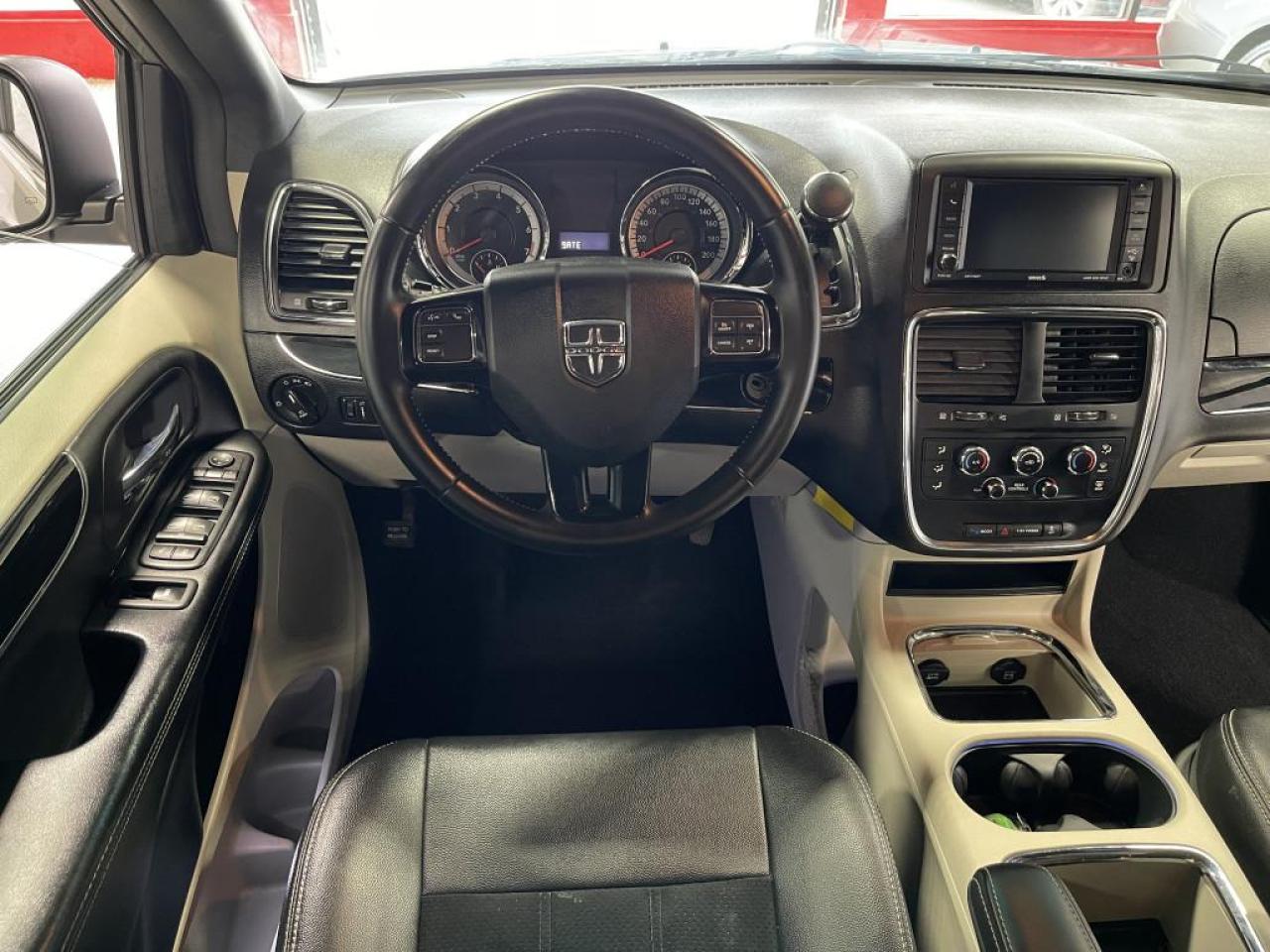 2015 Dodge Grand Caravan SXT PREMIUM PLUS/LEATHER/DVD'S/NAVIGATION/REAR CAM/LOADED !! Photo2