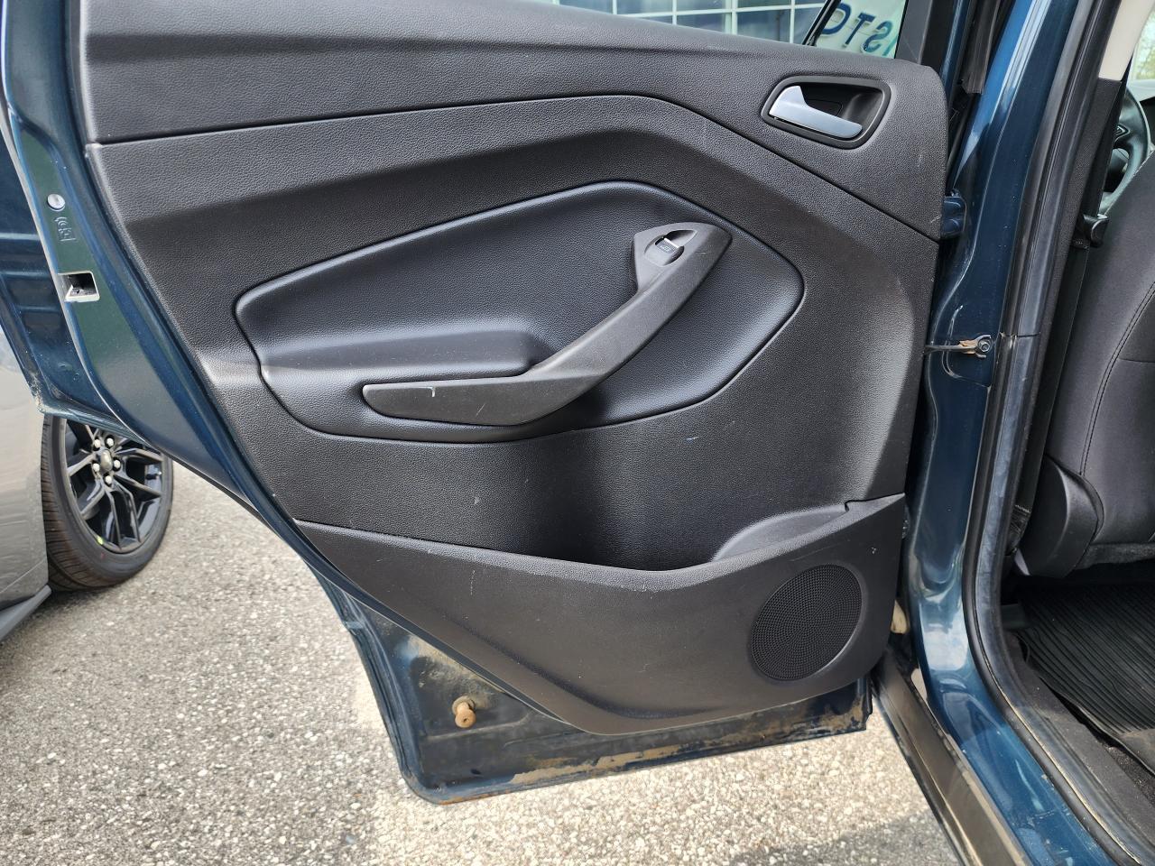 2019 Ford Escape SE | Heated Seats | 4x4 Photo5