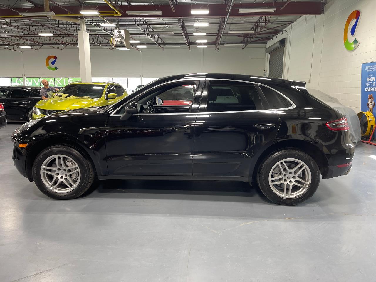 2015 Porsche Macan S - Photo #2