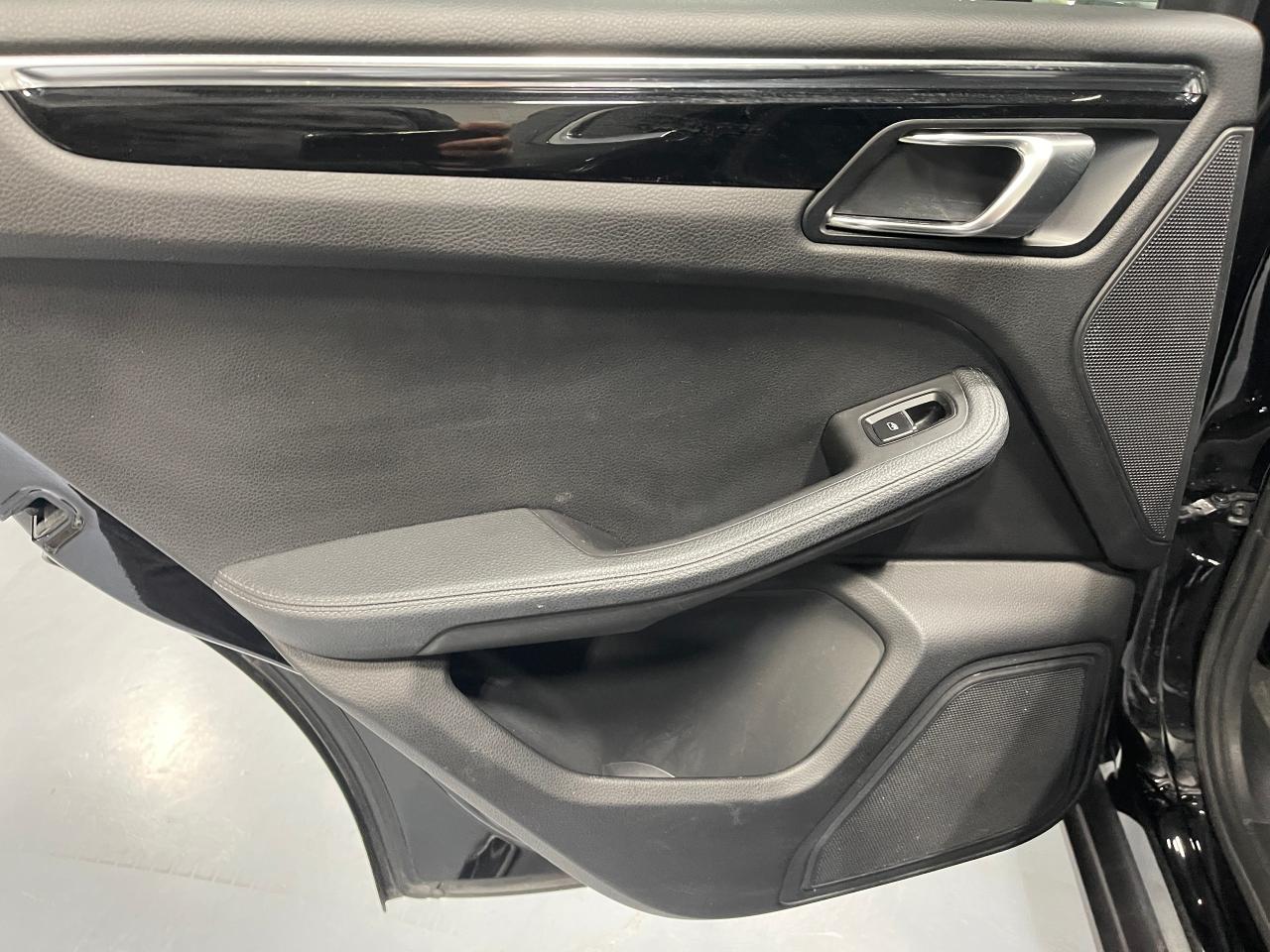 2015 Porsche Macan S - Photo #15