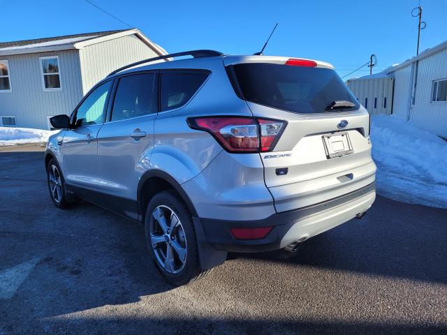 2017 Ford Escape SE AWD W/ LEATHER, NEW BRAKES, NEW TIRES Photo3