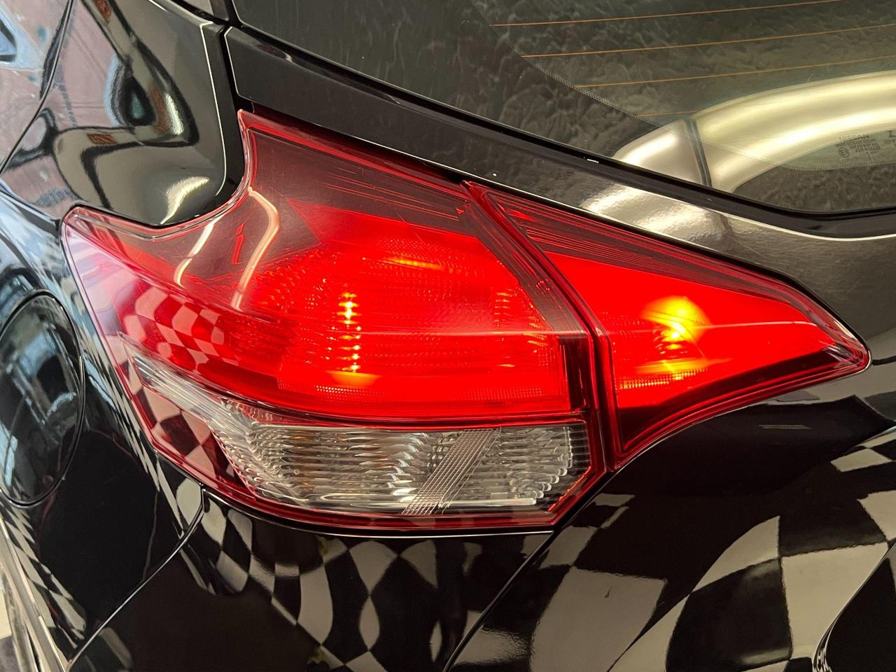 2019 Nissan Kicks SR+Leather+ApplePlay+BlindSpot+CLEAN CARFAX Photo138