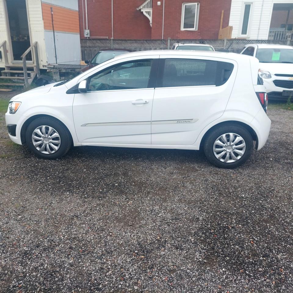 Used 2015 Chevrolet Sonic 5dr HB LT Auto for sale in Oshawa, ON