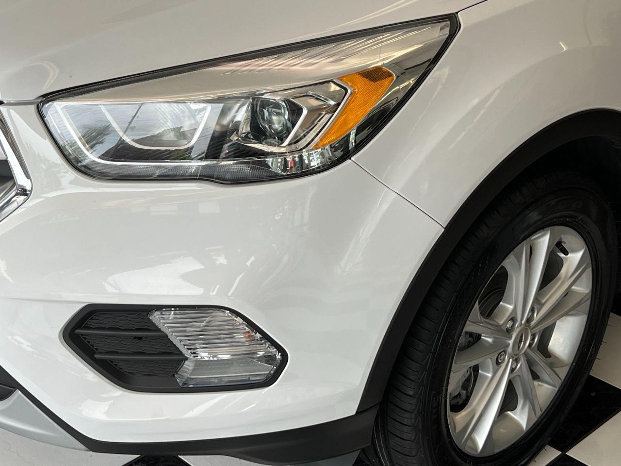 2017 Ford Escape SE 4WD+New Tires & Brakes+ApplePlay+CLEAN CARFAX Photo98