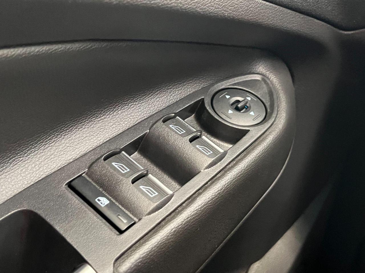 2017 Ford Escape SE 4WD+New Tires & Brakes+ApplePlay+CLEAN CARFAX - Photo #47