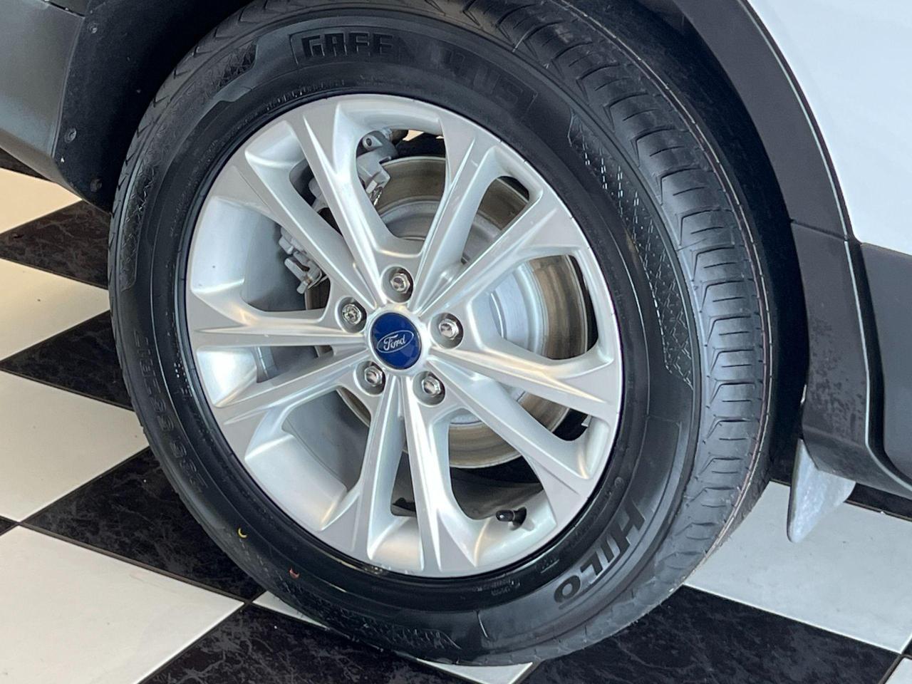 2017 Ford Escape SE 4WD+New Tires & Brakes+ApplePlay+CLEAN CARFAX - Photo #52
