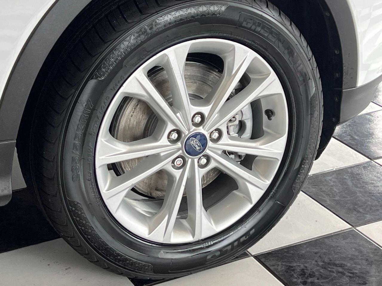 2017 Ford Escape SE 4WD+New Tires & Brakes+ApplePlay+CLEAN CARFAX Photo112