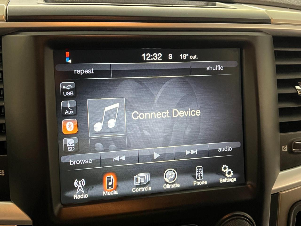 2015 RAM 1500 Outdoorsman 3.0L Diesel 4x4 CREW+Camera+A/C - Photo #29