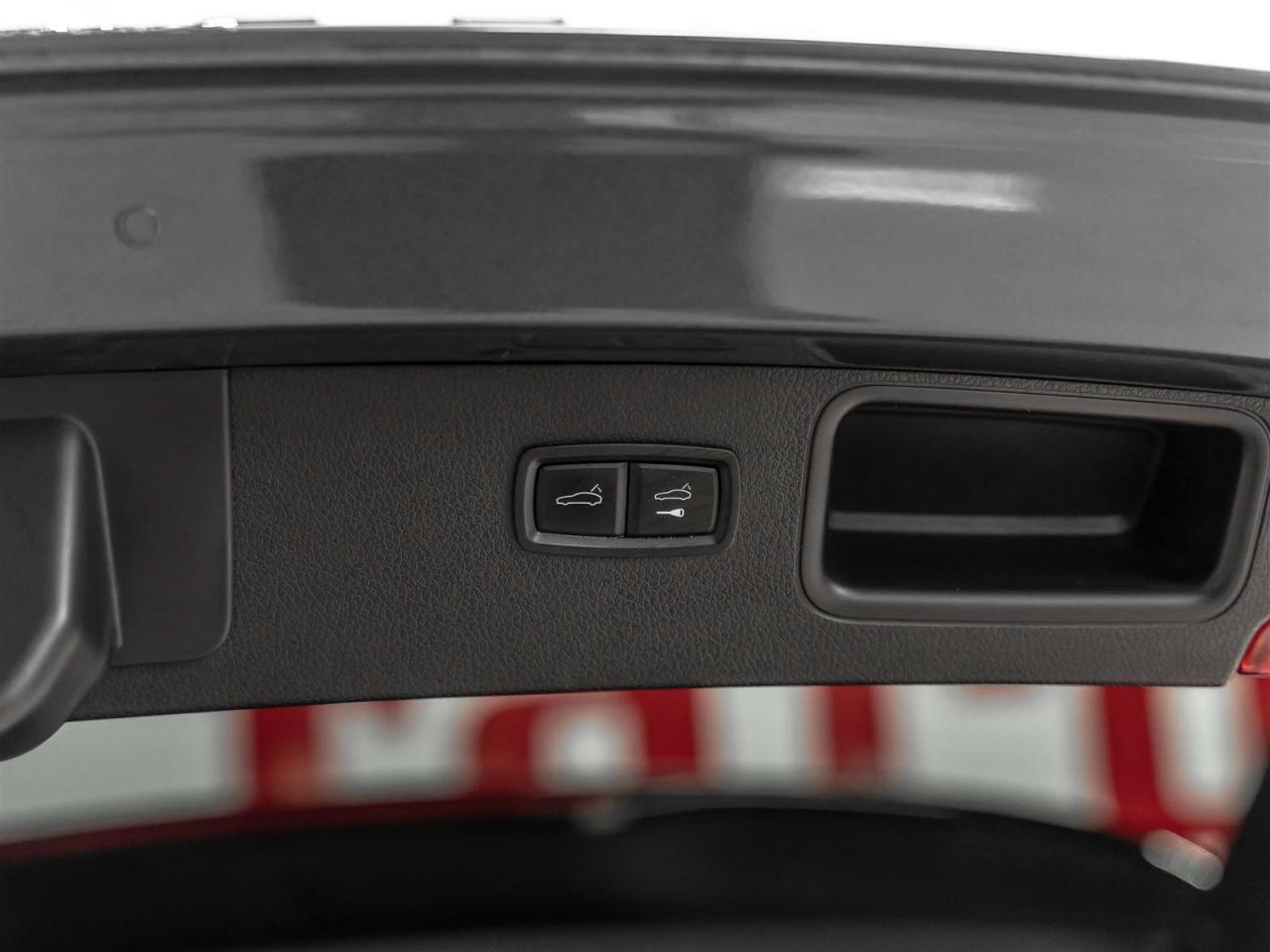 2018 Porsche Macan PREMIUM PLUS|BLINDSPOT|LANE DEPART|BOSE|PANO|LOADED Photo