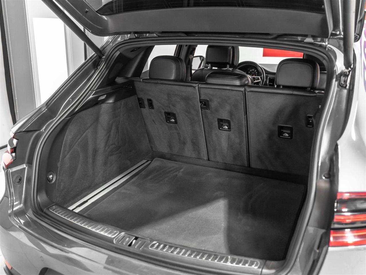 2018 Porsche Macan PREMIUM PLUS|BLINDSPOT|LANE DEPART|BOSE|PANO|LOADED Photo