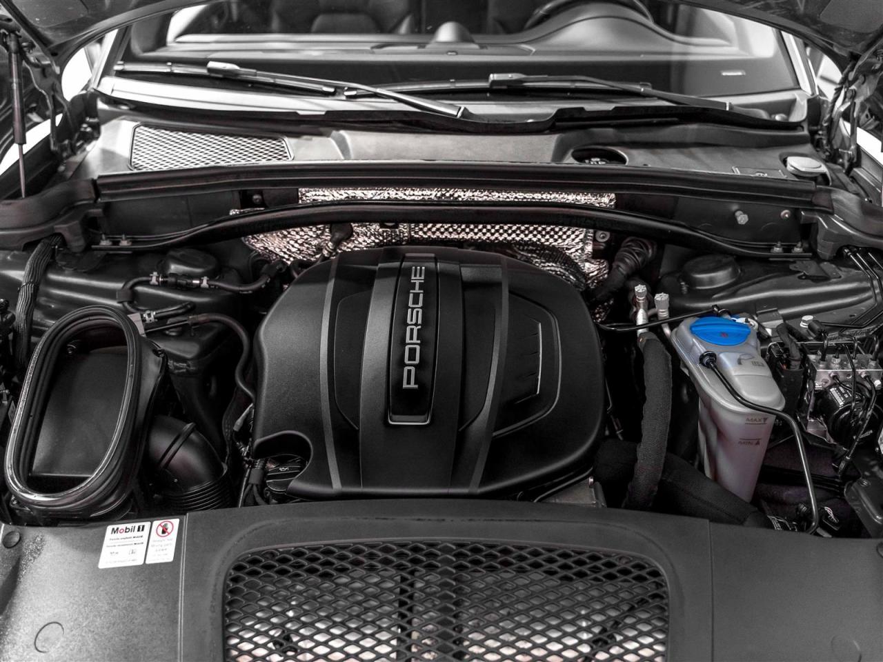 2018 Porsche Macan PREMIUM PLUS|BLINDSPOT|LANE DEPART|BOSE|PANO|LOADED Photo