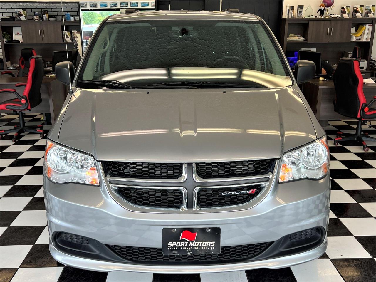 2016 Dodge Grand Caravan SXT Stow & Go+DVD+Camera+Bluetooth+CLEAN CARFAX - Photo #6