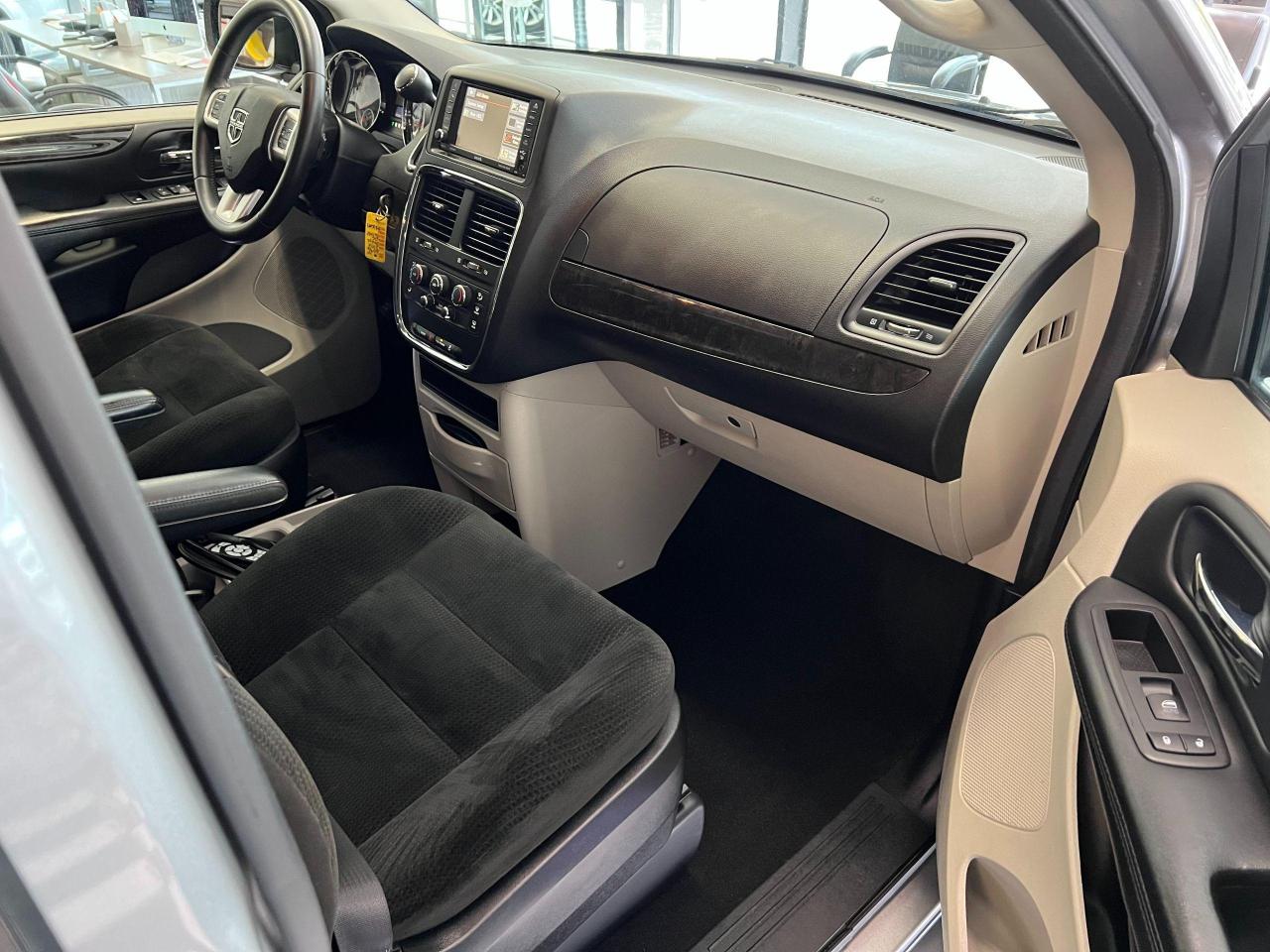 2016 Dodge Grand Caravan SXT Stow & Go+DVD+Camera+Bluetooth+CLEAN CARFAX Photo80